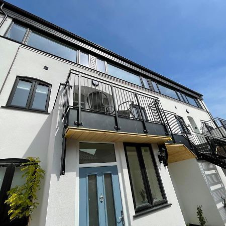 Lees Lookout Holt ,2 Bedroom Luxury Apartment With Private Parking Exterior photo