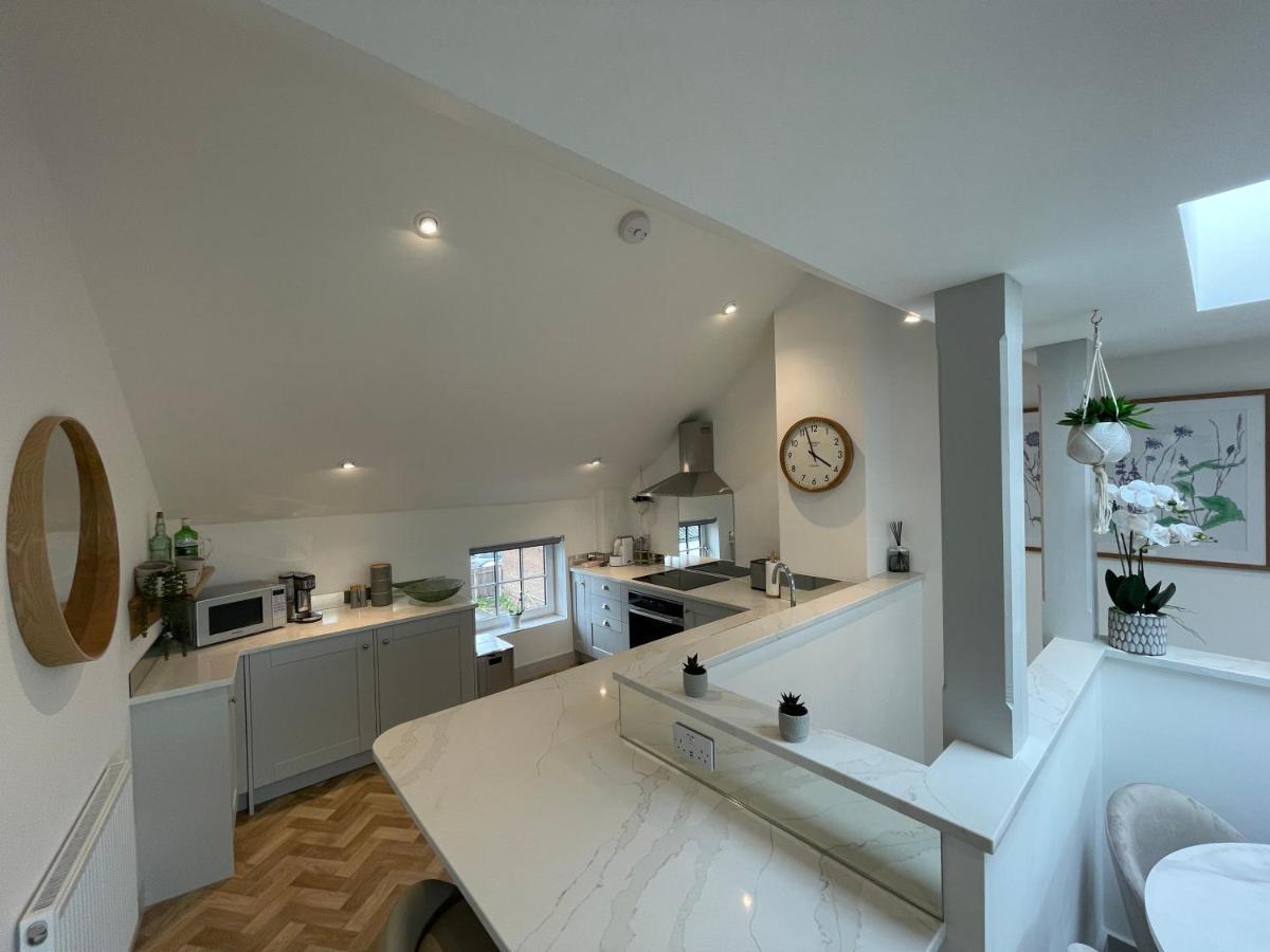Lees Lookout Holt ,2 Bedroom Luxury Apartment With Private Parking Exterior photo