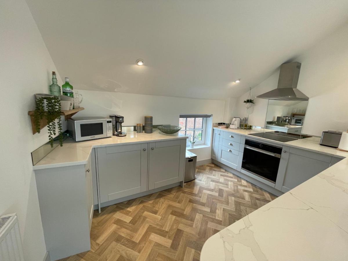 Lees Lookout Holt ,2 Bedroom Luxury Apartment With Private Parking Exterior photo